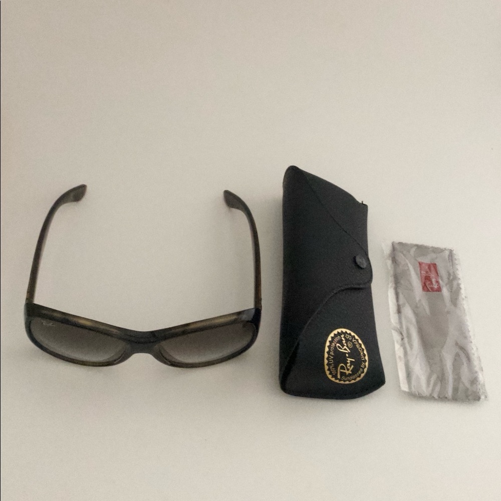 Authentic Women’s Raybans  Sunglasses Model RB4139